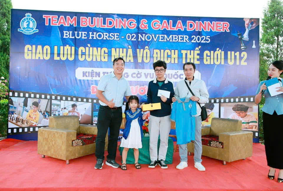 Ảnh giao lưu tại sự kiện Blue Horse ngày 02/11/2025